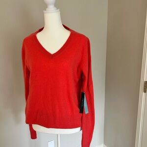 Tahari 100% 2 ply Cashmere. Size M v neck sweater